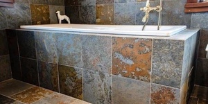 Отделка стен и пола в ванной комнате фото Плитка из камня Сланец Brazil Multicolor Natural от RKS SLATE (1)