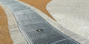 Брусчатка Песчаник Belgian Grey и Гранит Камбулатовскийфранцуженка, пиленая, плитка Камбулатовское Полиров (фотоотзыв) Фонтан Белгород (17)