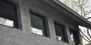 Дом из натурального камня 3D мозаика из камня RKS SLATE Кварцит Monsoon Black Rockface облицовка фасада (9)