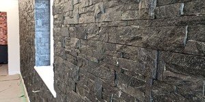 Отделка стен камнем наружных и внутренних 3D панели RKS SLATE Сланец Black Quartz Modern (3)