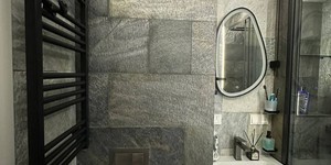 Каменная плитка для ванной, душевой, суны на стены и пол от RKS SLATE Сланец Deoli Green Brushed заказать с доставкой (3)