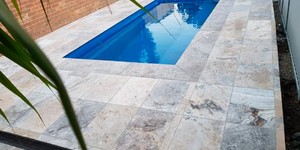 Натуральная плитка из травертина для отделки бассейна RKS SLATE Silver Cross Cut Заказать (3)