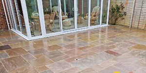 Плитка из песчаника дорожки во дворе фото RKS SLATE Belgian Multi купить с доставкой (3)